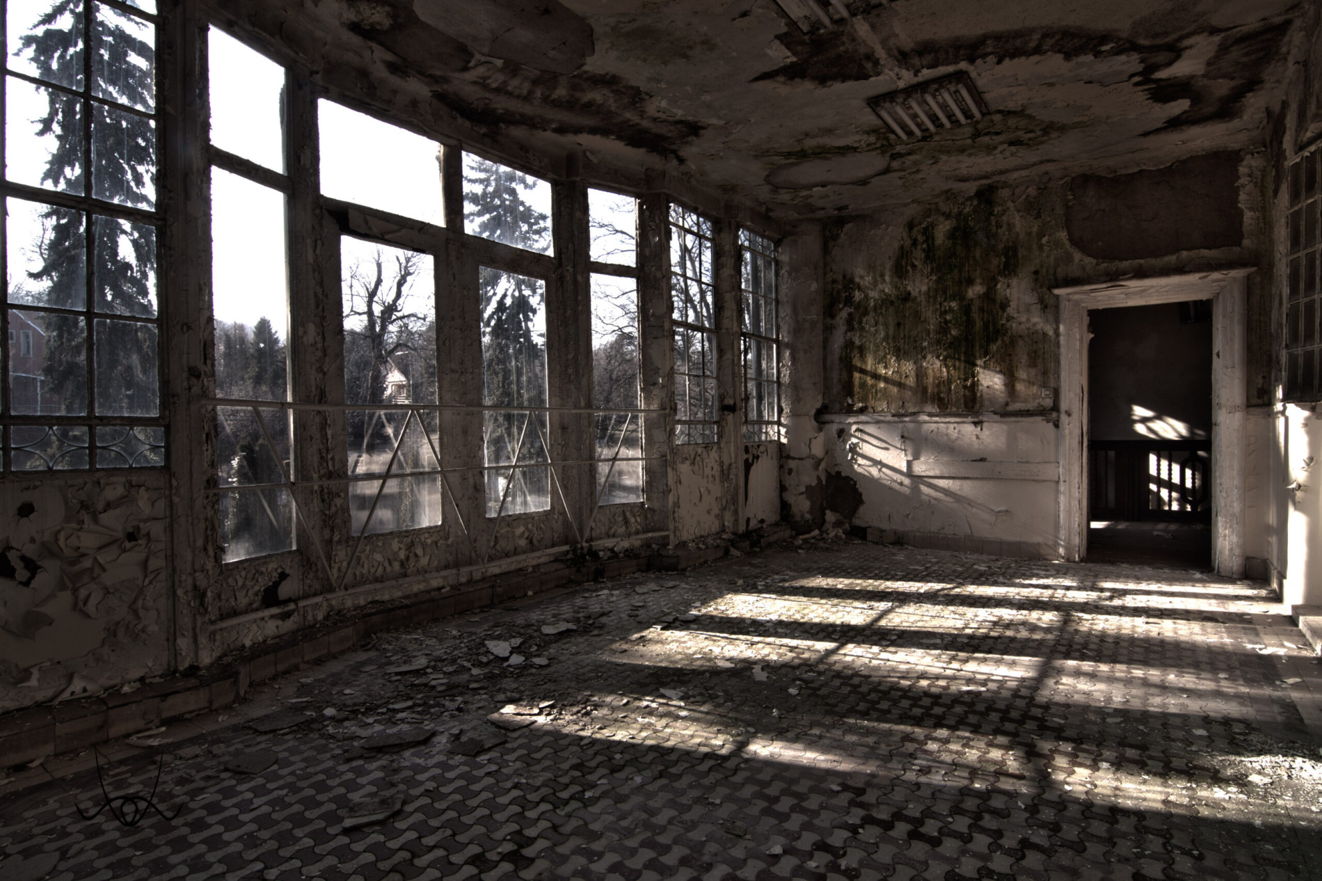 Elhagyott épület, elborult életek egykori elmegyógyintézet.